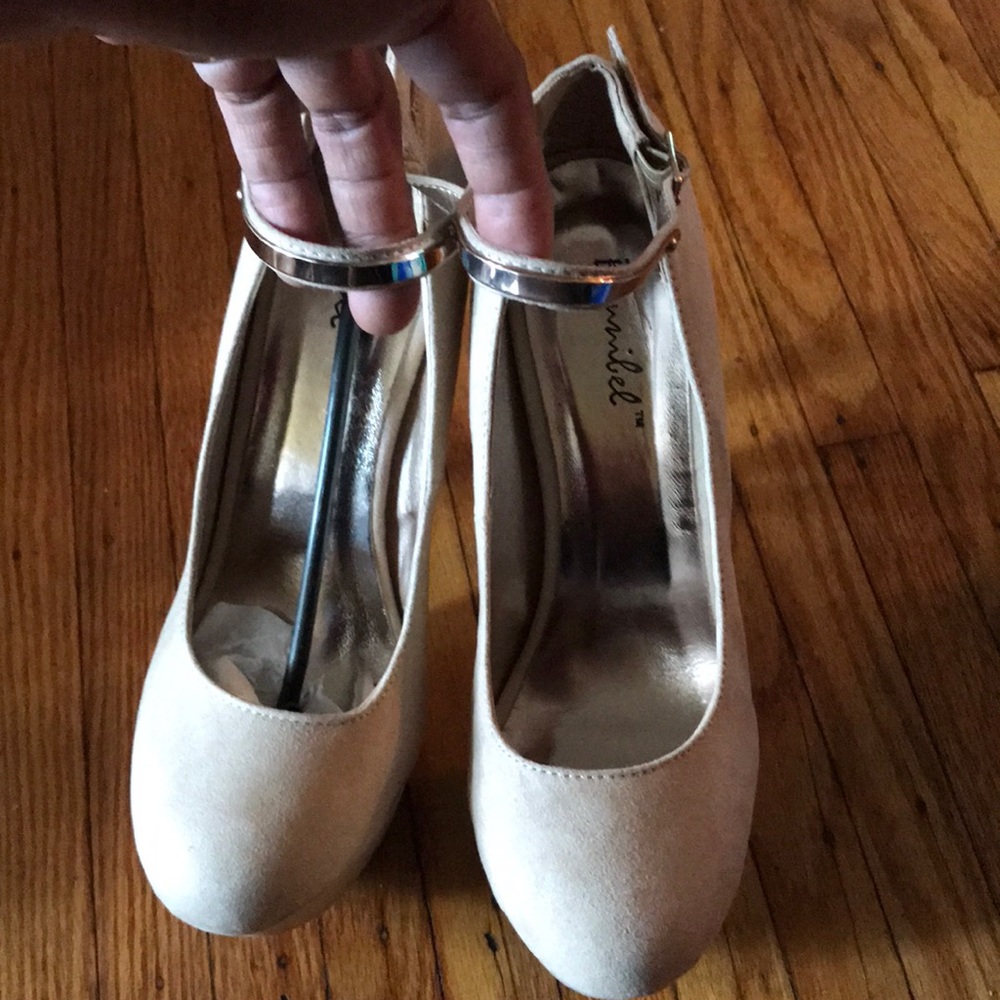Shoes - Picture 4 of 4